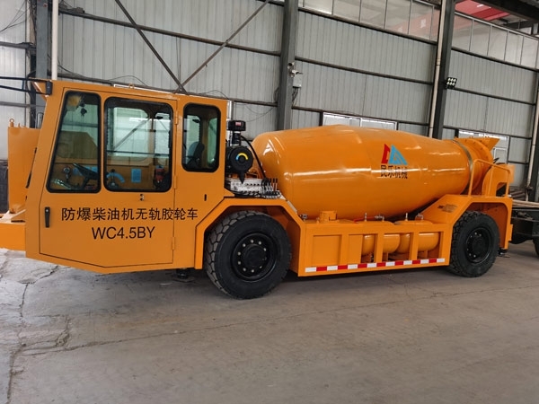 礦用濕噴臺(tái)車(chē)，礦用混凝土泵，礦用攪拌機(jī)發(fā)貨